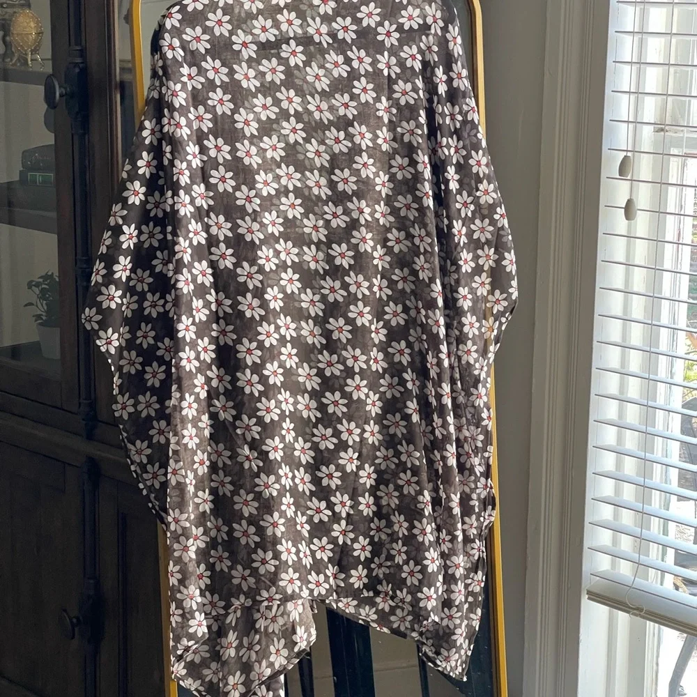 Raj NWT Trading & Imports Mireille Breeze Floral Black and White Printed Kimono - Picture 6 of 6
